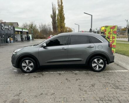 Серый Киа Niro, объемом двигателя 1.6 л и пробегом 130 тыс. км за 13799 $, фото 6 на Automoto.ua