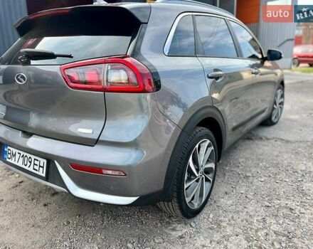 Сірий Кіа Niro, об'ємом двигуна 1.58 л та пробігом 92 тис. км за 17450 $, фото 1 на Automoto.ua