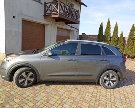 Сірий Кіа Niro, об'ємом двигуна 0.16 л та пробігом 134 тис. км за 15999 $, фото 11 на Automoto.ua