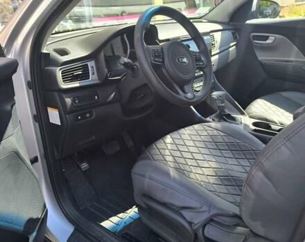 Серый Киа Niro, объемом двигателя 1.58 л и пробегом 160 тыс. км за 16700 $, фото 7 на Automoto.ua
