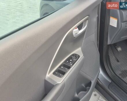 Серый Киа Niro, объемом двигателя 1.59 л и пробегом 190 тыс. км за 14700 $, фото 15 на Automoto.ua