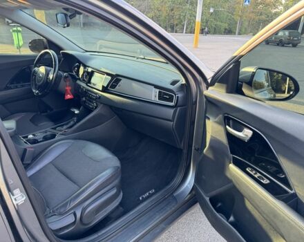 Серый Киа Niro, объемом двигателя 1.6 л и пробегом 130 тыс. км за 13799 $, фото 9 на Automoto.ua
