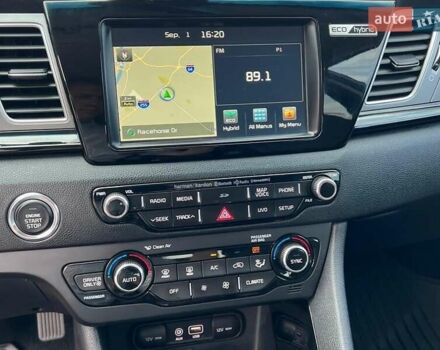 Сірий Кіа Niro, об'ємом двигуна 1.58 л та пробігом 92 тис. км за 17450 $, фото 12 на Automoto.ua