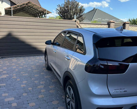 Серый Киа Niro, объемом двигателя 1.58 л и пробегом 122 тыс. км за 15800 $, фото 9 на Automoto.ua