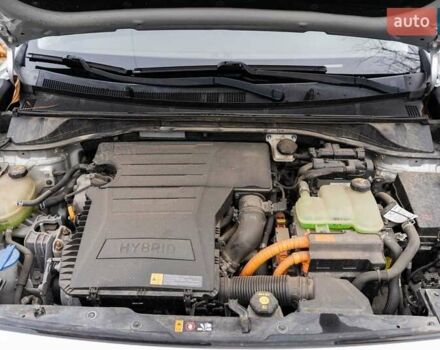 Сірий Кіа Niro, об'ємом двигуна 1.58 л та пробігом 227 тис. км за 14500 $, фото 27 на Automoto.ua