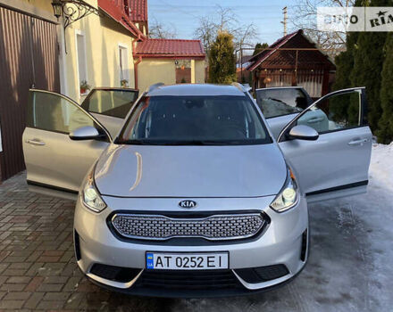 Сірий Кіа Niro, об'ємом двигуна 1.58 л та пробігом 51 тис. км за 17950 $, фото 22 на Automoto.ua