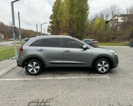 Серый Киа Niro, объемом двигателя 1.6 л и пробегом 130 тыс. км за 13799 $, фото 3 на Automoto.ua