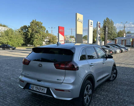 Сірий Кіа Niro, об'ємом двигуна 1.58 л та пробігом 79 тис. км за 15499 $, фото 13 на Automoto.ua