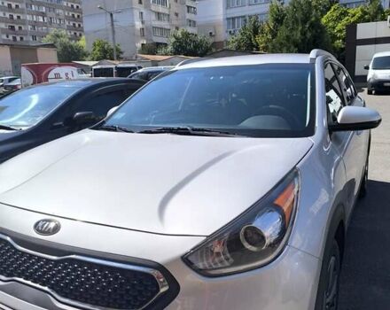 Серый Киа Niro, объемом двигателя 1.58 л и пробегом 160 тыс. км за 16700 $, фото 1 на Automoto.ua
