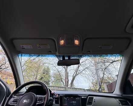 Сірий Кіа Niro, об'ємом двигуна 1.58 л та пробігом 64 тис. км за 17000 $, фото 13 на Automoto.ua