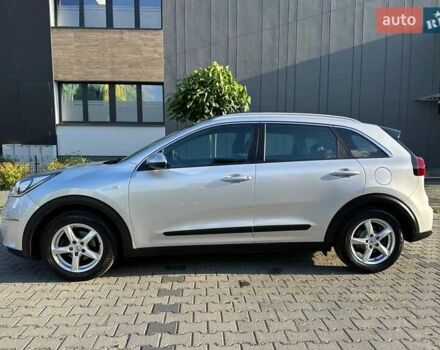 Серый Киа Niro, объемом двигателя 1.59 л и пробегом 77 тыс. км за 15200 $, фото 5 на Automoto.ua
