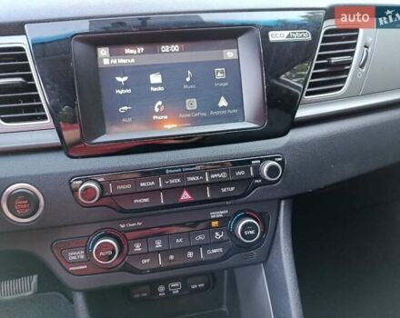 Сірий Кіа Niro, об'ємом двигуна 1.58 л та пробігом 165 тис. км за 15777 $, фото 13 на Automoto.ua