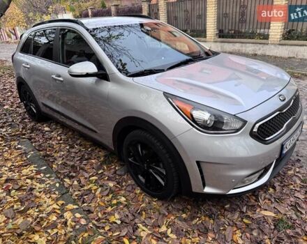 Сірий Кіа Niro, об'ємом двигуна 1.58 л та пробігом 64 тис. км за 17000 $, фото 3 на Automoto.ua