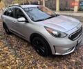 Сірий Кіа Niro, об'ємом двигуна 1.58 л та пробігом 64 тис. км за 17000 $, фото 3 на Automoto.ua