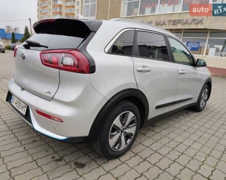 Серый Киа Niro, объемом двигателя 1.6 л и пробегом 73 тыс. км за 20600 $, фото 6 на Automoto.ua