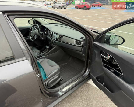 Серый Киа Niro, объемом двигателя 1.58 л и пробегом 162 тыс. км за 17000 $, фото 13 на Automoto.ua