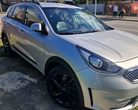 Сірий Кіа Niro, об'ємом двигуна 1.6 л та пробігом 88 тис. км за 15000 $, фото 2 на Automoto.ua