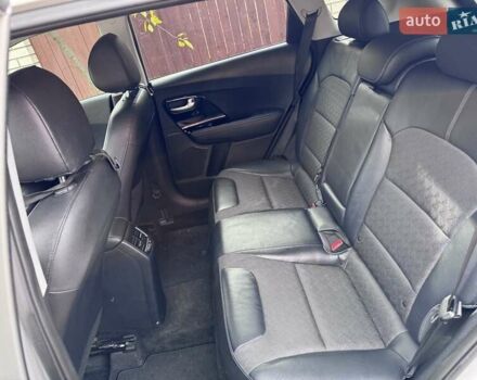 Сірий Кіа Niro, об'ємом двигуна 1.58 л та пробігом 64 тис. км за 17000 $, фото 15 на Automoto.ua