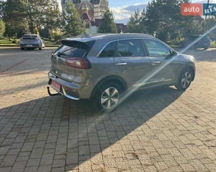 Серый Киа Niro, объемом двигателя 1.58 л и пробегом 135 тыс. км за 17999 $, фото 4 на Automoto.ua