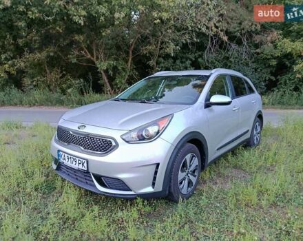 Сірий Кіа Niro, об'ємом двигуна 1.58 л та пробігом 165 тис. км за 15777 $, фото 2 на Automoto.ua