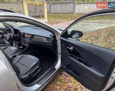 Сірий Кіа Niro, об'ємом двигуна 1.58 л та пробігом 64 тис. км за 17000 $, фото 8 на Automoto.ua