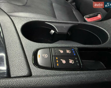 Серый Киа Niro, объемом двигателя 1.58 л и пробегом 98 тыс. км за 20999 $, фото 17 на Automoto.ua