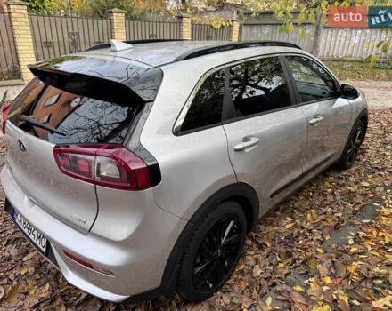 Сірий Кіа Niro, об'ємом двигуна 1.58 л та пробігом 64 тис. км за 17000 $, фото 4 на Automoto.ua