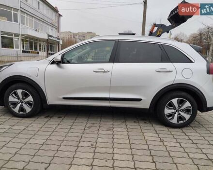 Серый Киа Niro, объемом двигателя 1.6 л и пробегом 73 тыс. км за 20600 $, фото 4 на Automoto.ua