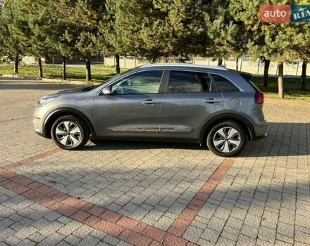 Серый Киа Niro, объемом двигателя 1.58 л и пробегом 135 тыс. км за 17999 $, фото 7 на Automoto.ua