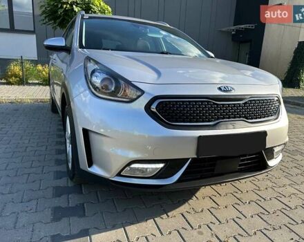 Серый Киа Niro, объемом двигателя 1.59 л и пробегом 77 тыс. км за 15200 $, фото 2 на Automoto.ua
