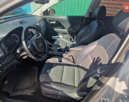 Сірий Кіа Niro, об'ємом двигуна 1.6 л та пробігом 88 тис. км за 15000 $, фото 7 на Automoto.ua