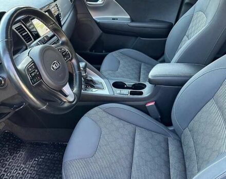 Серый Киа Niro, объемом двигателя 1.59 л и пробегом 77 тыс. км за 15200 $, фото 9 на Automoto.ua