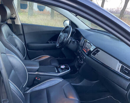 Сірий Кіа Niro, об'ємом двигуна 0 л та пробігом 134 тис. км за 17499 $, фото 13 на Automoto.ua
