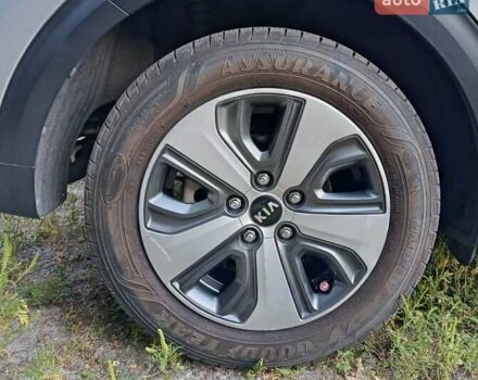 Сірий Кіа Niro, об'ємом двигуна 1.58 л та пробігом 165 тис. км за 15777 $, фото 30 на Automoto.ua