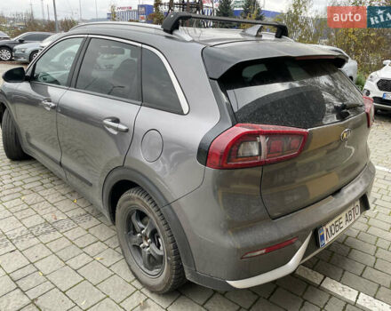 Сірий Кіа Niro, об'ємом двигуна 1.58 л та пробігом 208 тис. км за 14200 $, фото 3 на Automoto.ua