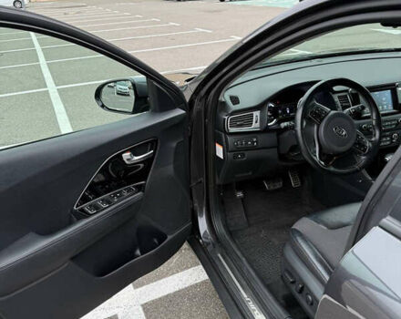 Серый Киа Niro, объемом двигателя 1.58 л и пробегом 162 тыс. км за 17000 $, фото 10 на Automoto.ua
