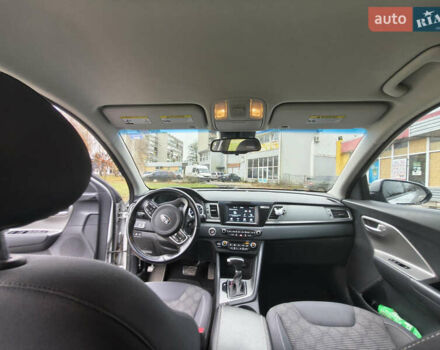 Серый Киа Niro, объемом двигателя 1.58 л и пробегом 143 тыс. км за 17500 $, фото 9 на Automoto.ua