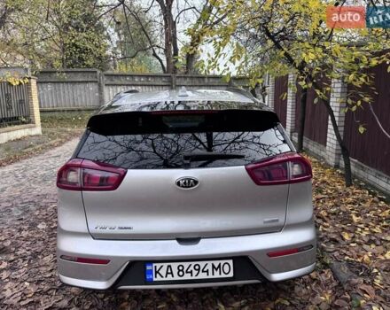 Сірий Кіа Niro, об'ємом двигуна 1.58 л та пробігом 64 тис. км за 17000 $, фото 5 на Automoto.ua
