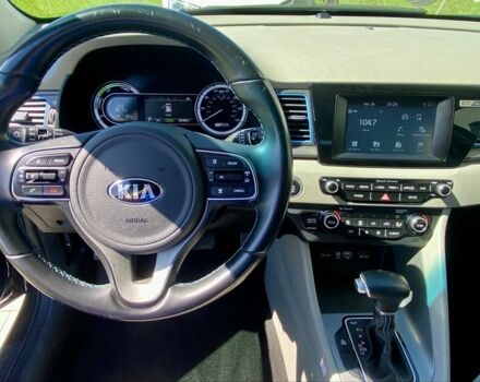 Серый Киа Niro, объемом двигателя 1.6 л и пробегом 134 тыс. км за 16900 $, фото 9 на Automoto.ua