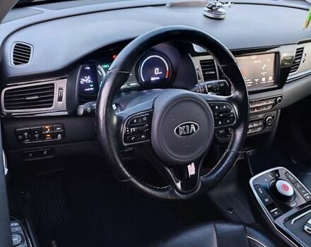 Серый Киа Niro, объемом двигателя 0 л и пробегом 138 тыс. км за 17500 $, фото 1 на Automoto.ua