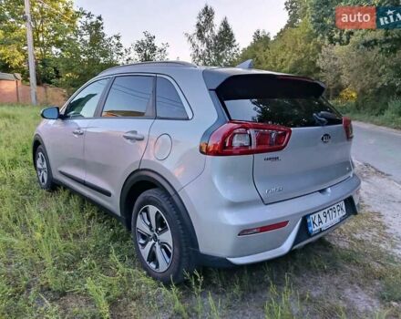 Сірий Кіа Niro, об'ємом двигуна 1.58 л та пробігом 165 тис. км за 15777 $, фото 6 на Automoto.ua