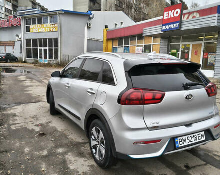 Серый Киа Niro, объемом двигателя 1.58 л и пробегом 143 тыс. км за 17500 $, фото 6 на Automoto.ua