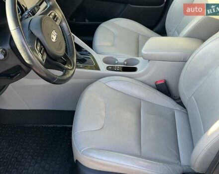 Серый Киа Niro, объемом двигателя 1.58 л и пробегом 135 тыс. км за 17999 $, фото 17 на Automoto.ua