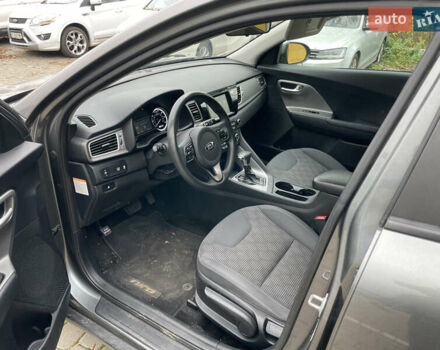 Сірий Кіа Niro, об'ємом двигуна 1.58 л та пробігом 208 тис. км за 14200 $, фото 4 на Automoto.ua
