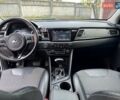 Сірий Кіа Niro, об'ємом двигуна 1.58 л та пробігом 64 тис. км за 17000 $, фото 11 на Automoto.ua