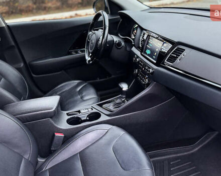 Серый Киа Niro, объемом двигателя 1.58 л и пробегом 111 тыс. км за 17400 $, фото 27 на Automoto.ua