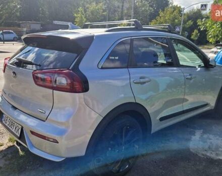 Сірий Кіа Niro, об'ємом двигуна 1.6 л та пробігом 88 тис. км за 15000 $, фото 3 на Automoto.ua
