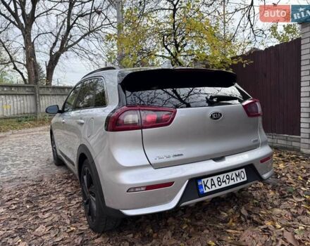 Сірий Кіа Niro, об'ємом двигуна 1.58 л та пробігом 64 тис. км за 17000 $, фото 2 на Automoto.ua