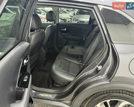 Серый Киа Niro, объемом двигателя 1.58 л и пробегом 98 тыс. км за 20999 $, фото 13 на Automoto.ua