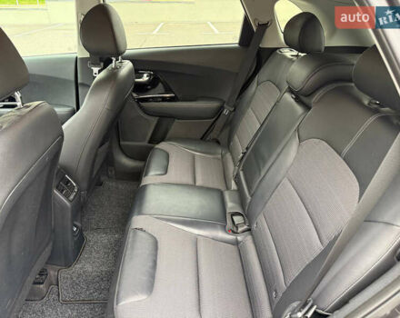 Серый Киа Niro, объемом двигателя 1.58 л и пробегом 162 тыс. км за 17000 $, фото 25 на Automoto.ua